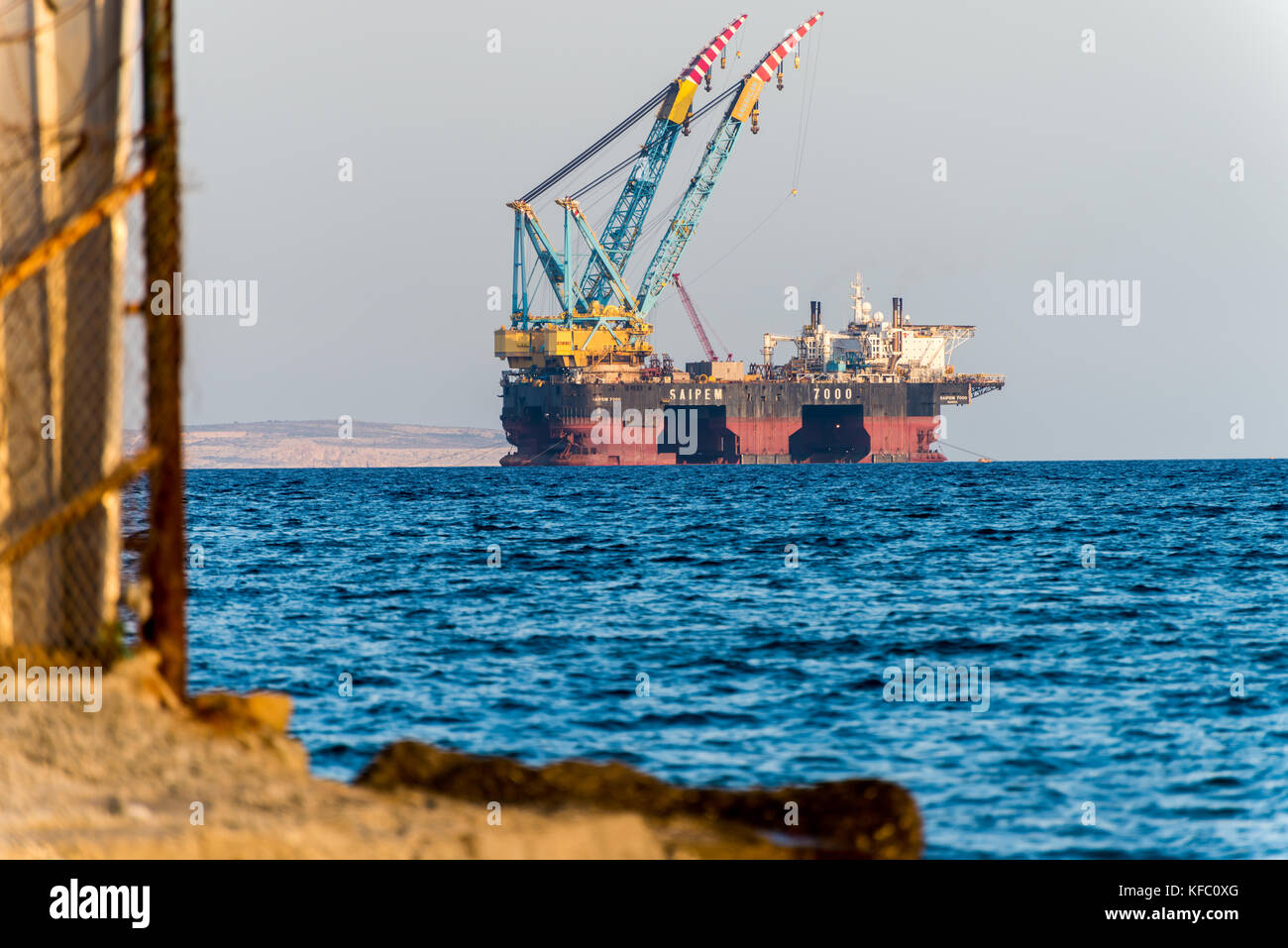 Larnaca bay, Cyprus. 27th October, 2017. Oil and gas rigging platform ...