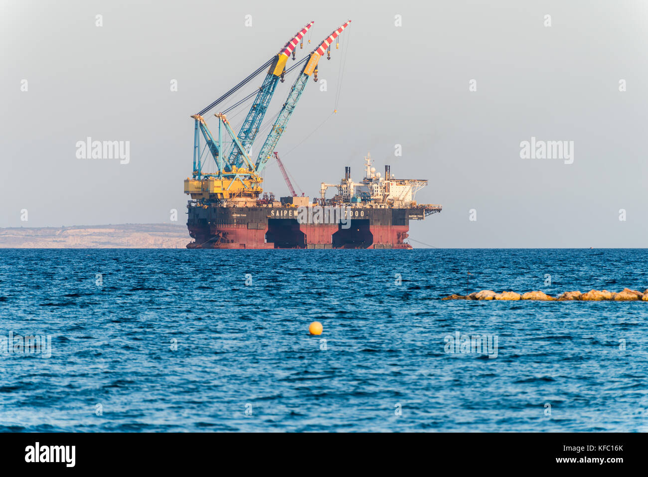 Larnaca bay, Cyprus. 27th October, 2017. Oil and gas rigging platform ...
