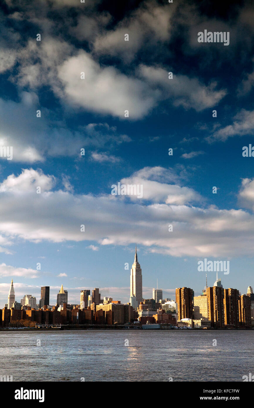 USA, New York, View of the New York City skyline and the East River ...