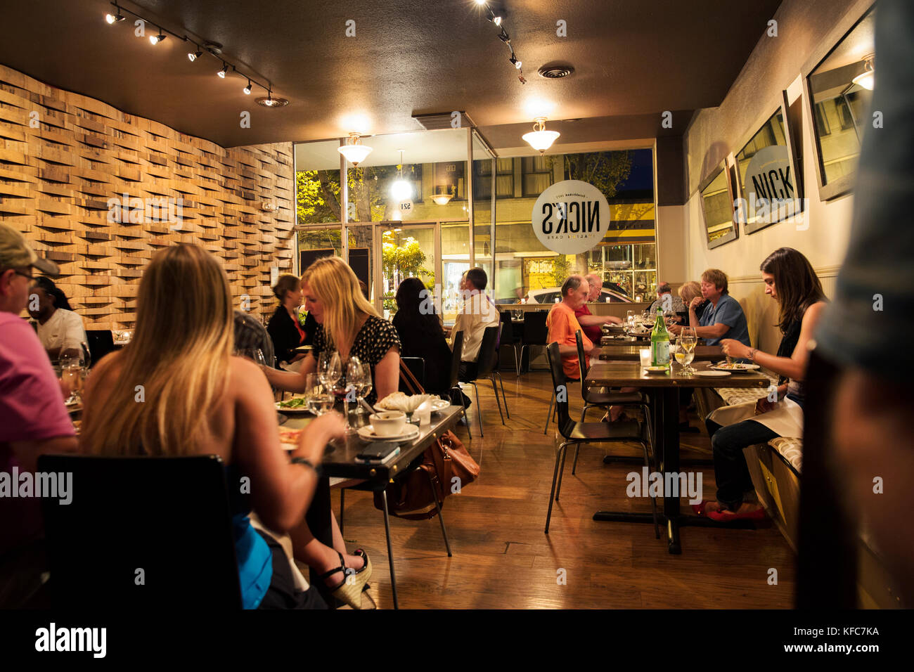 USA Oregon Willamette Valley interior view of the dinner scene