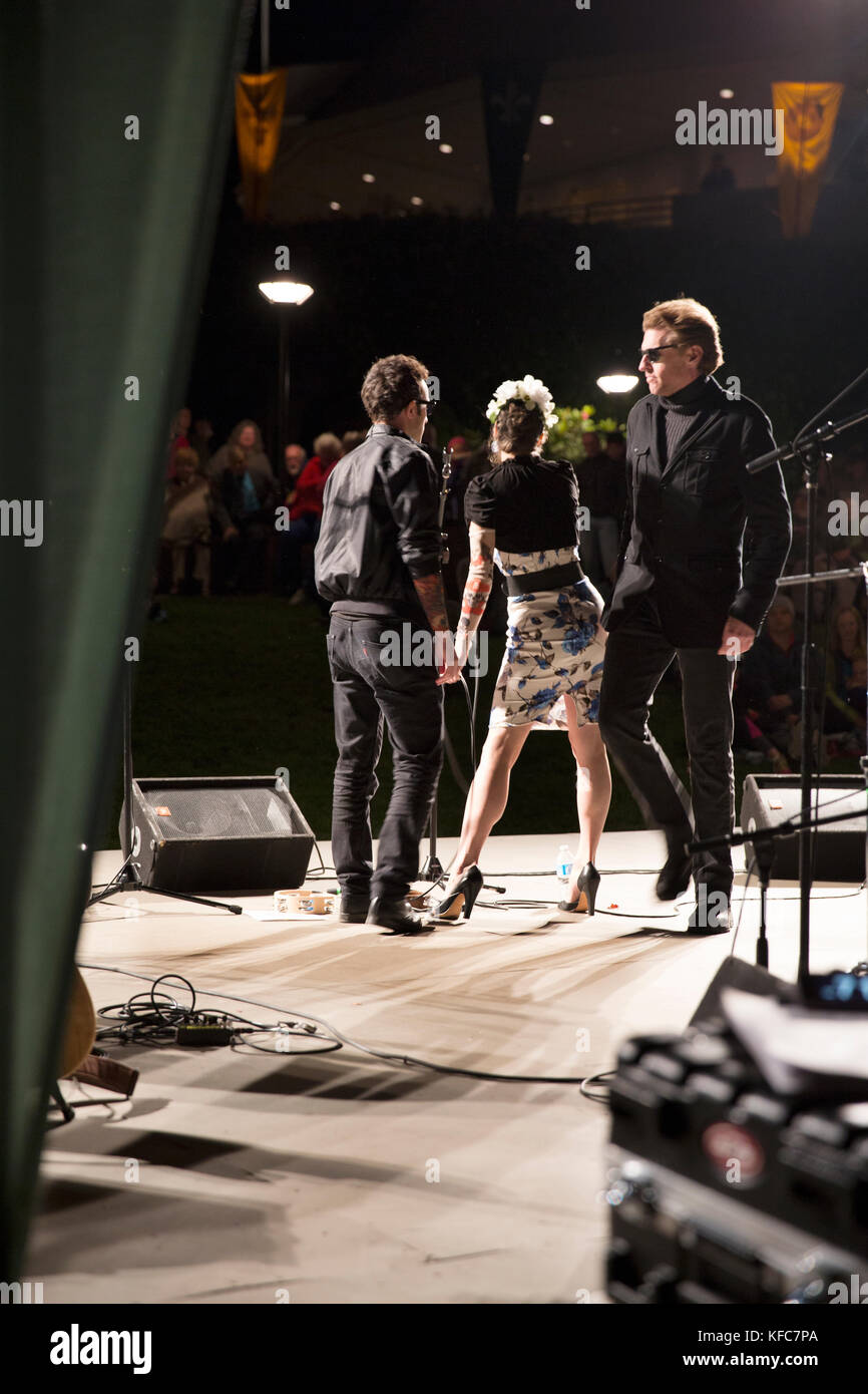 USA, Oregon, Ashland, performers at the Green Show outside of the Angus