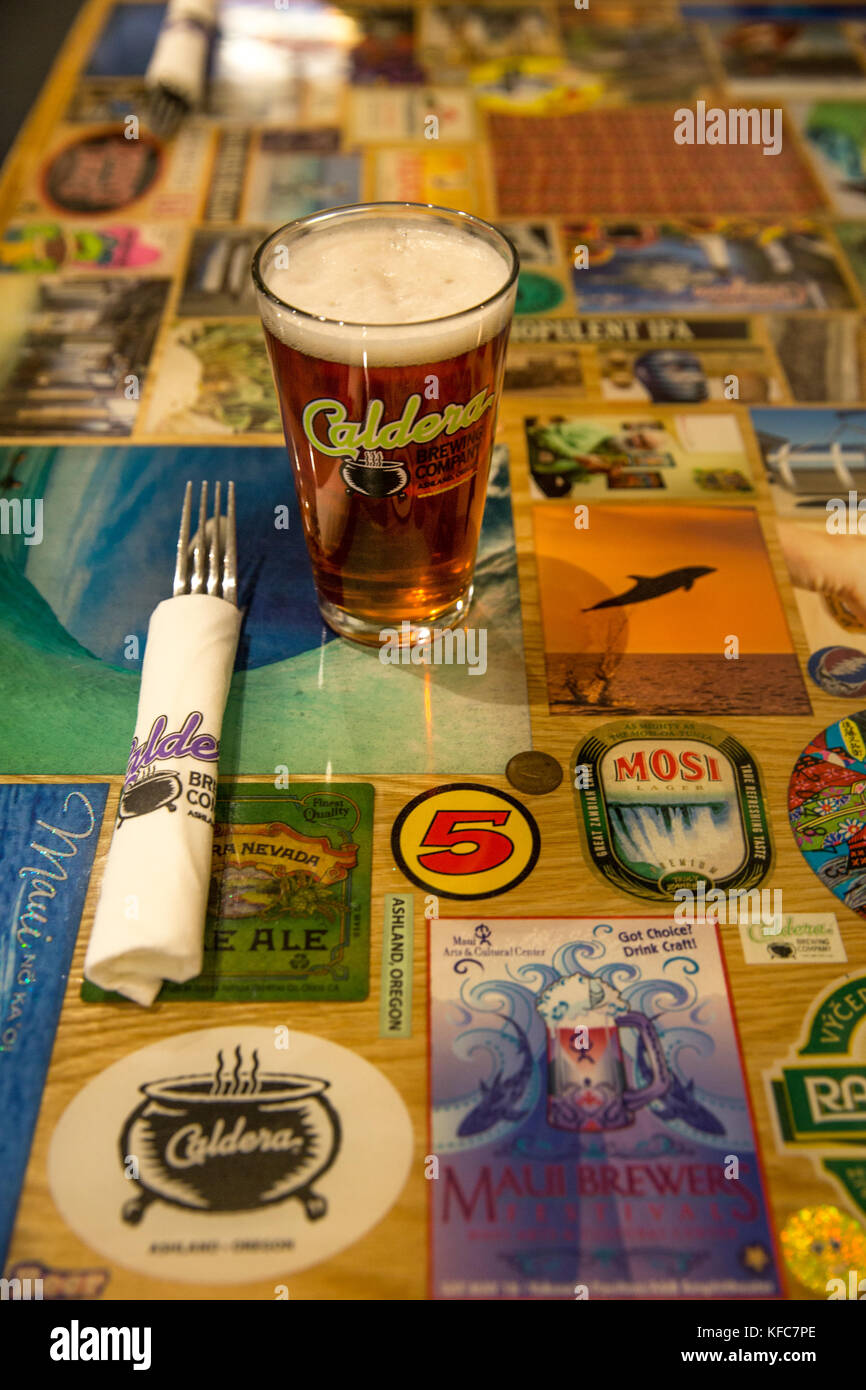 USA, Oregon, Ashland, table detail with a hibiscus ginger beer at the Caldera Brewery and Restaurant Stock Photo
