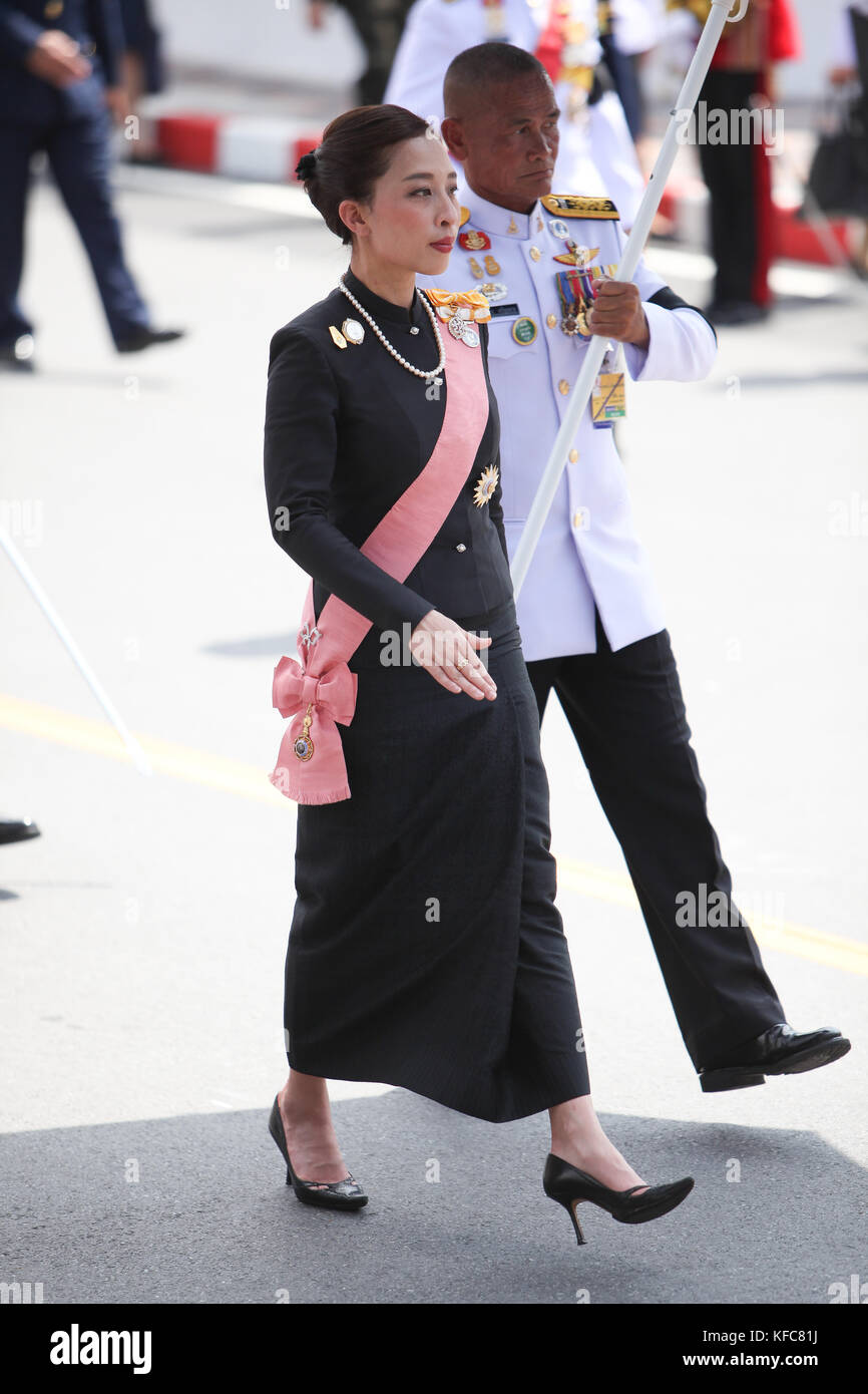 How is the Thai Royal Household managing the mourning process?