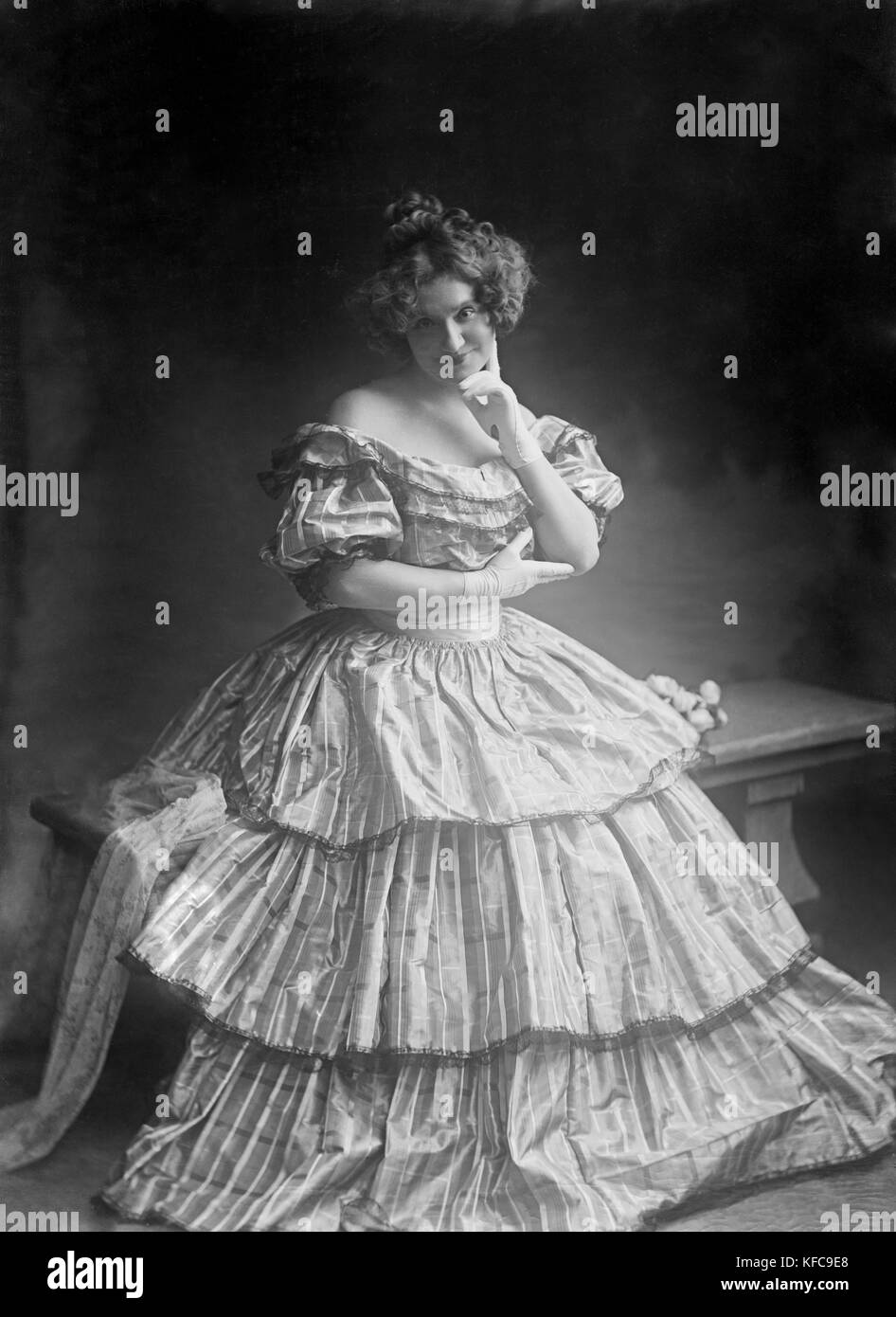 French actress and singer Yvette Guilbert.  c.1901 Photo Taponier Stock Photo