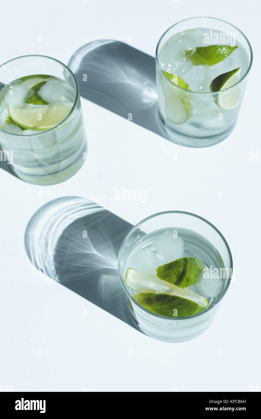 Download Gin Tonic High Resolution Stock Photography And Images Alamy Yellowimages Mockups