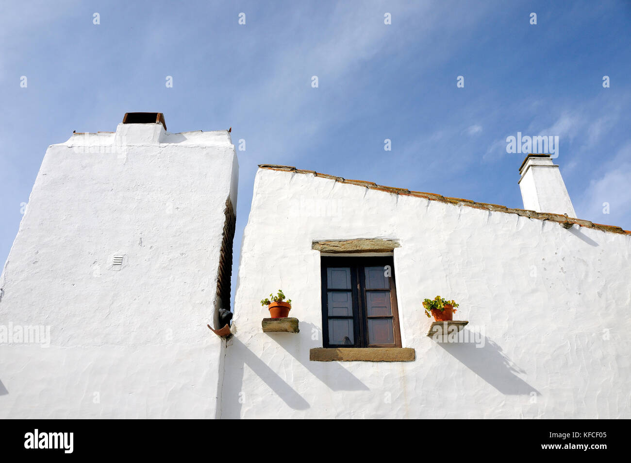 The traditional village of Monsaraz with white washed houses, Alentejo, Portugal Stock Photo
