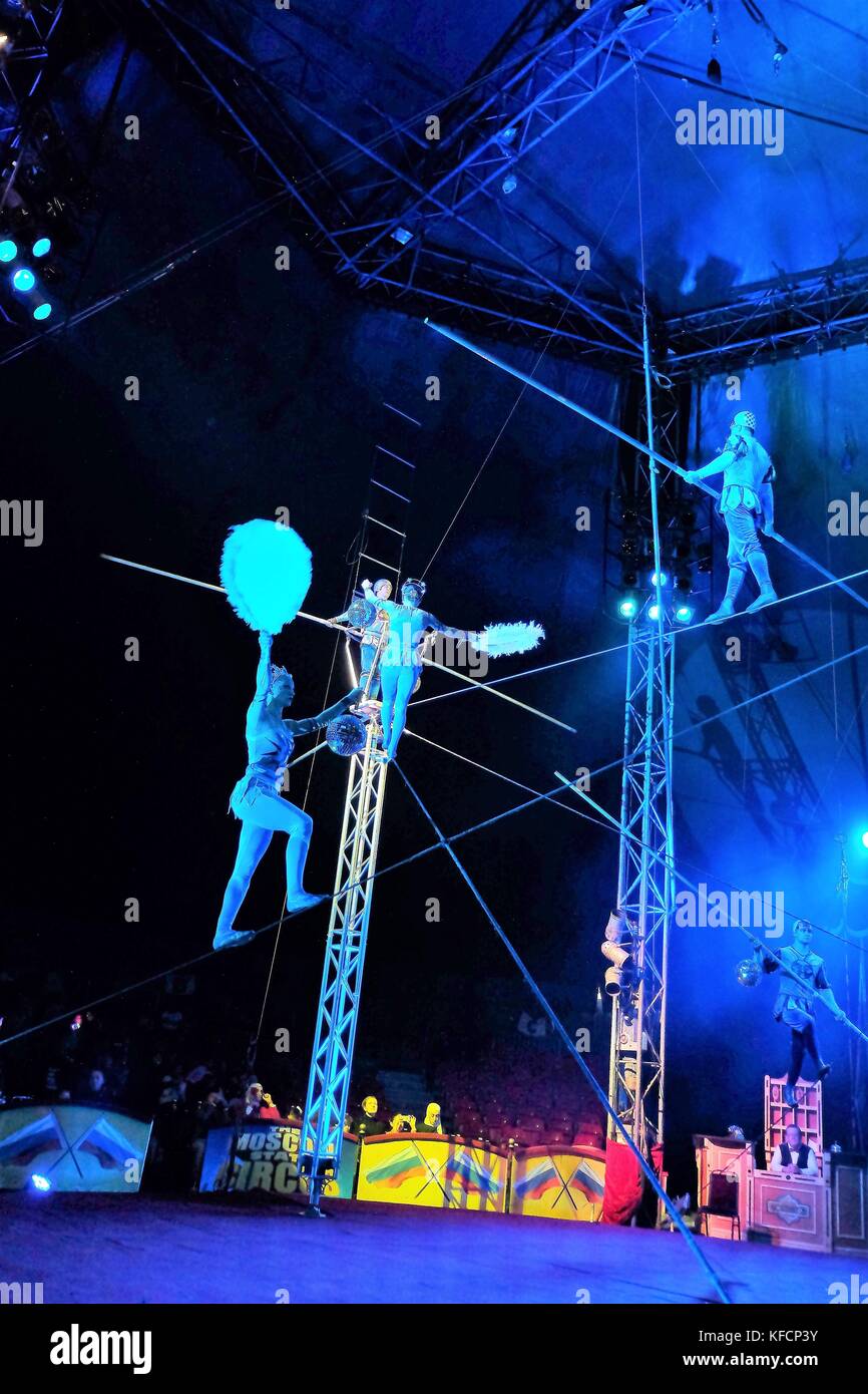 circus performers tight rope walkers Stock Photo Alamy