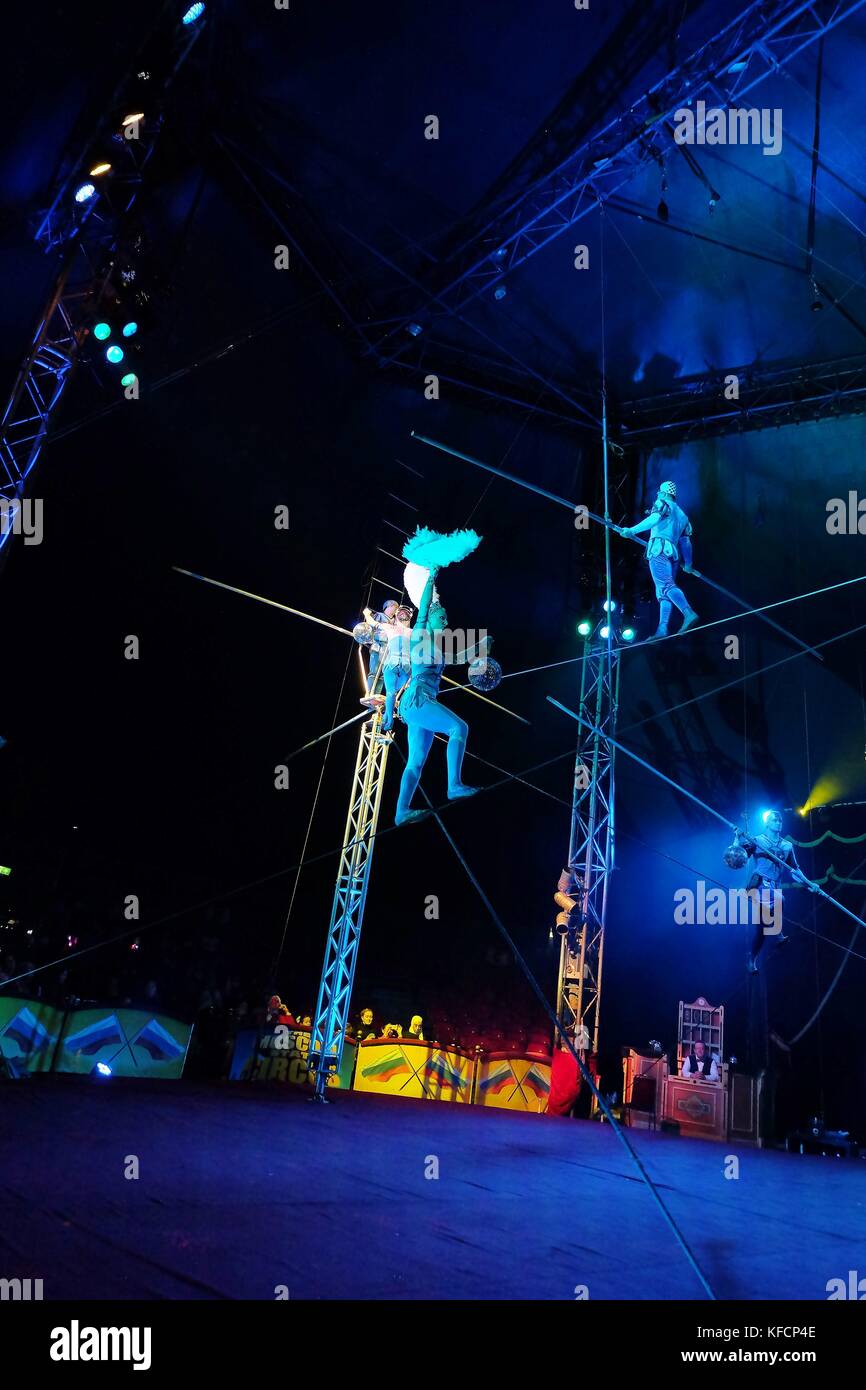 circus performers tight rope walkers Stock Photo Alamy