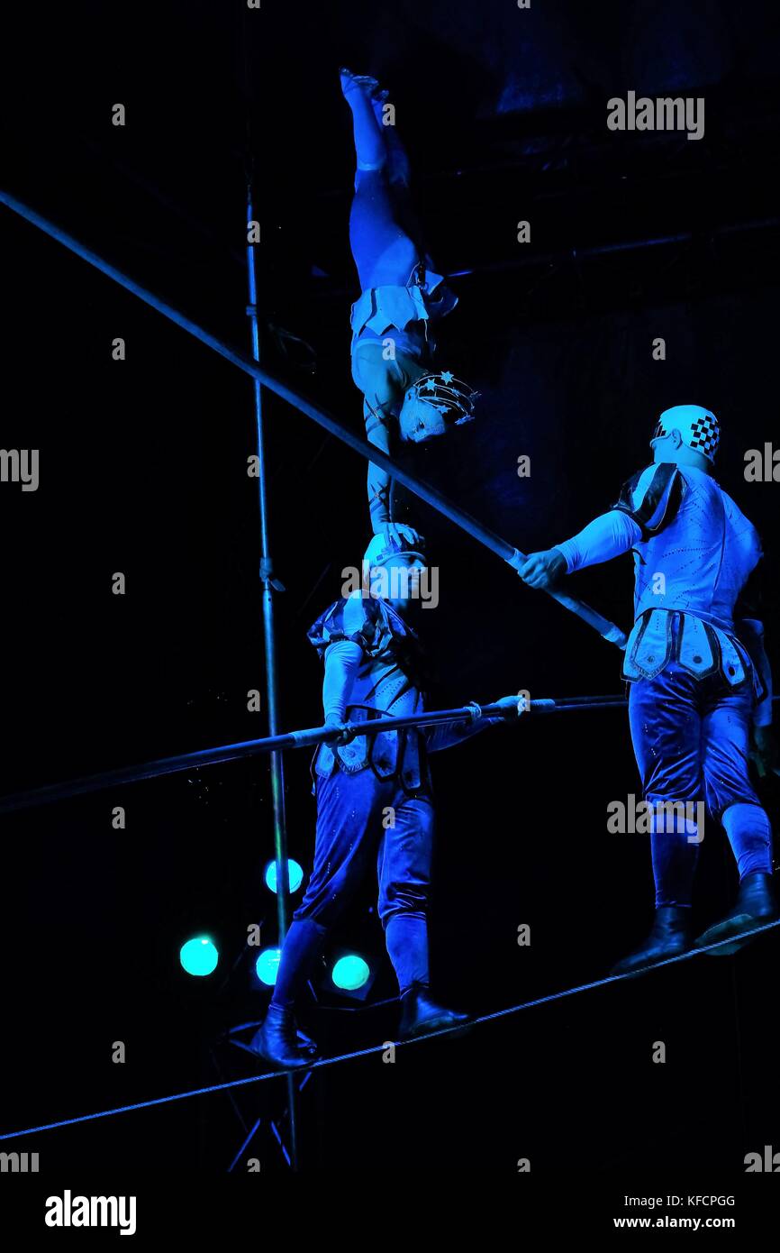circus performers tight rope walker Stock Photo Alamy