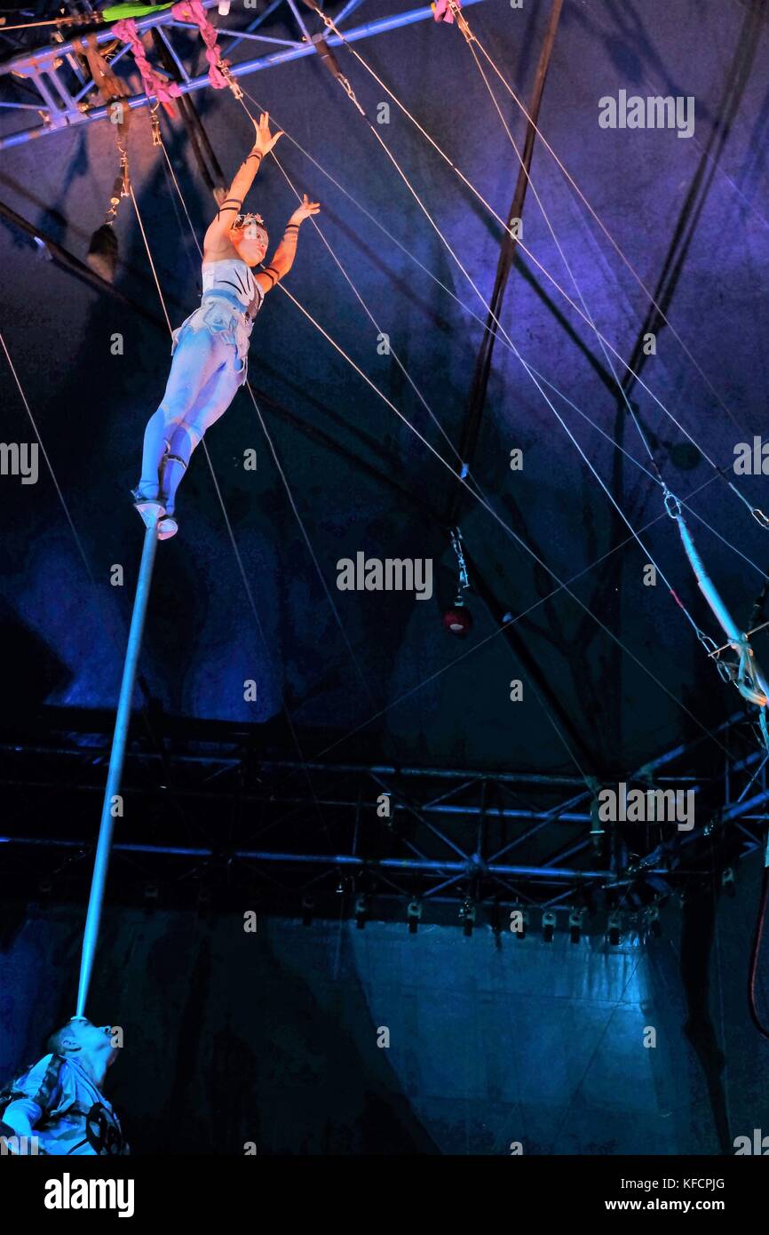 circus performers tight rope walker Stock Photo Alamy