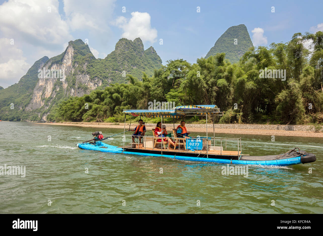 Stock Photo - Tourist cruise boats on the Li river near Yangshuo, Guilin, China Stock Photo