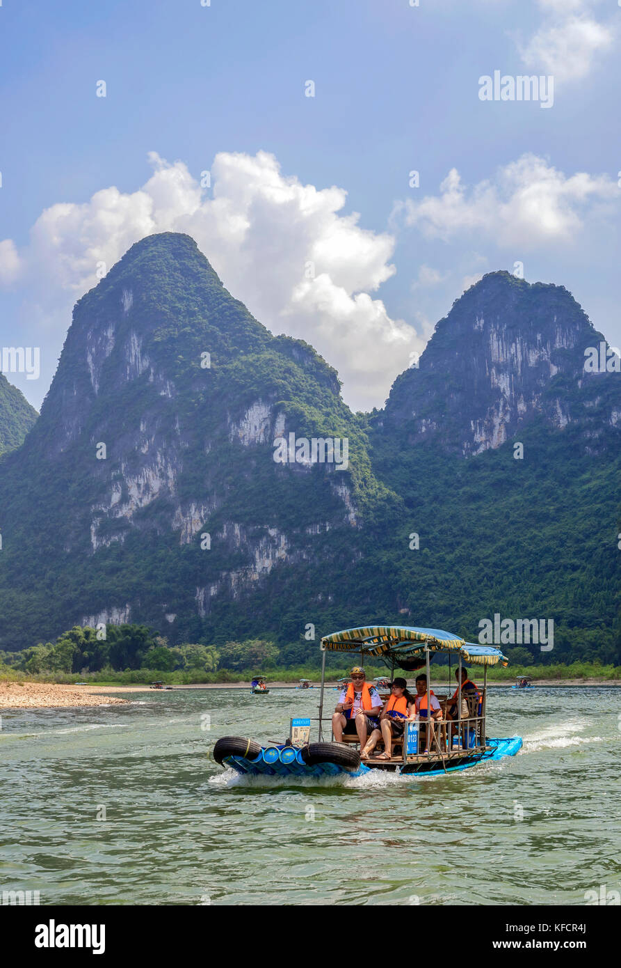 Stock Photo - Tourist cruise boats on the Li river near Yangshuo, Guilin, China Stock Photo