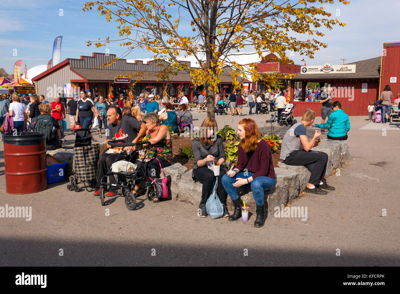 Amish farmers farm people hi-res stock photography and images - Alamy