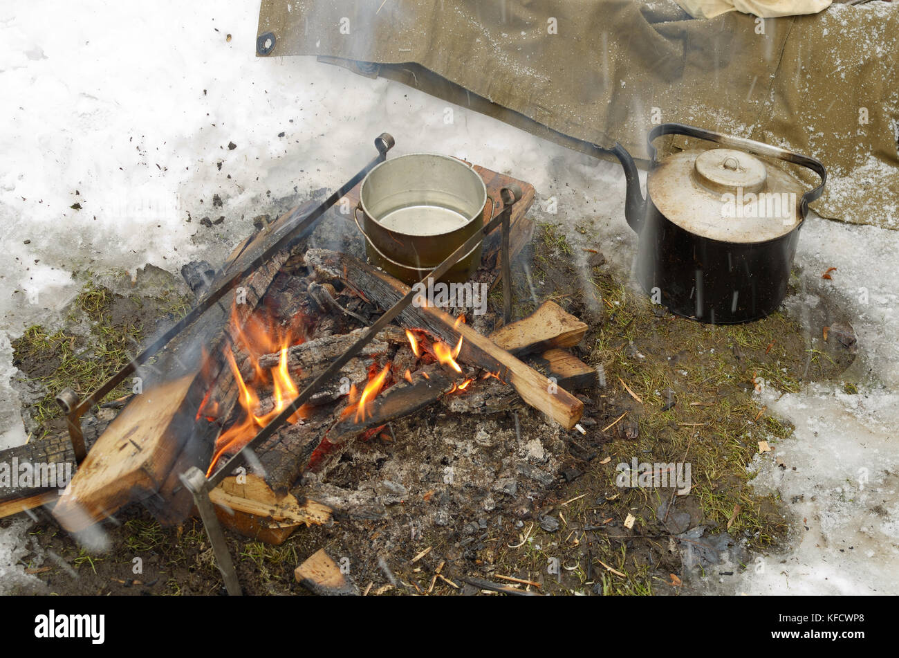 https://c8.alamy.com/comp/KFCWP8/on-the-fire-heated-water-in-a-pot-for-tea-KFCWP8.jpg
