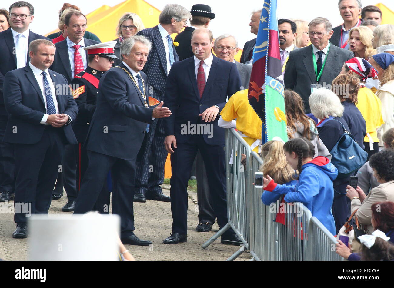 HRH William, Duke of Cambridge visits Milton Keynes to help celebrate the 50th Anniversary of the town. Campbell Park, Milton Keynes, Buckinghamshire, UK  Featuring: HRH William, Duke of Cambridge Where: Milton Keynes, United Kingdom When: 26 Sep 2017 Credit: WENN.com Stock Photo