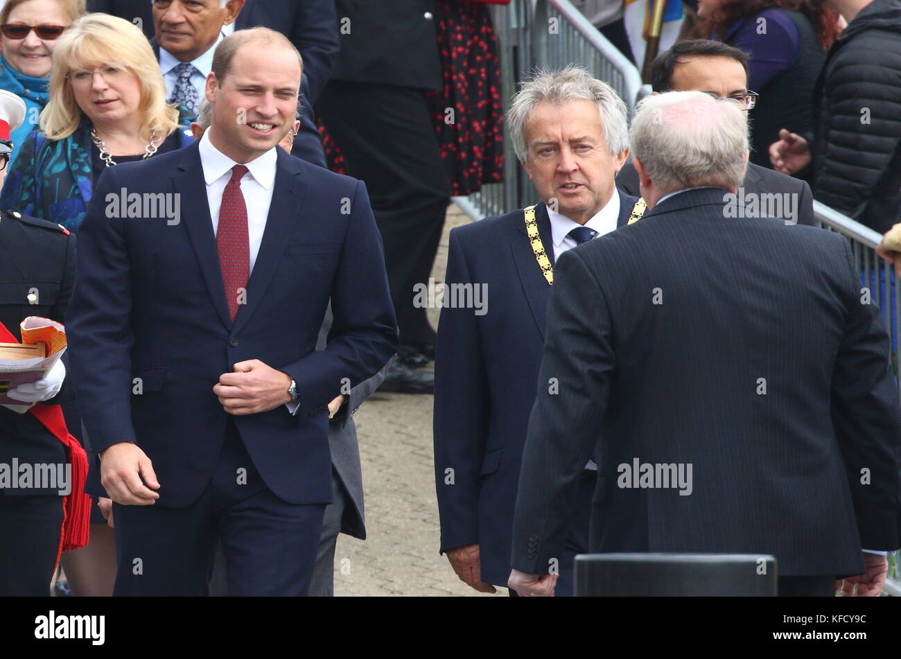 HRH William, Duke of Cambridge visits Milton Keynes to help celebrate the 50th Anniversary of the town. Campbell Park, Milton Keynes, Buckinghamshire, UK  Featuring: HRH William, Duke of Cambridge Where: Milton Keynes, United Kingdom When: 26 Sep 2017 Credit: WENN.com Stock Photo