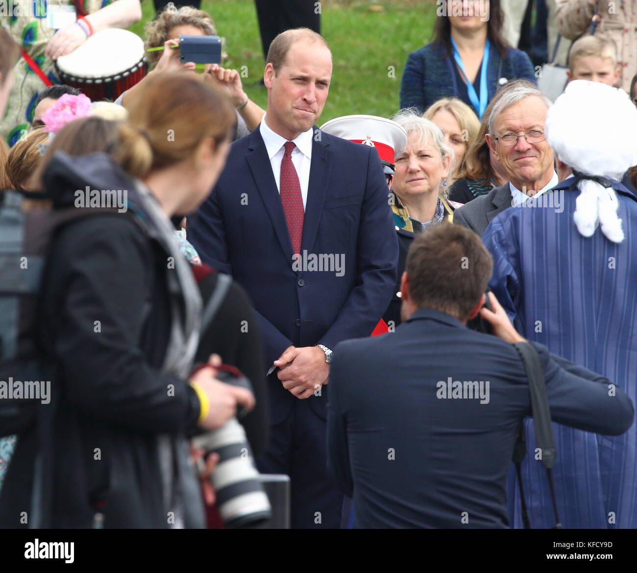 HRH William, Duke of Cambridge visits Milton Keynes to help celebrate the 50th Anniversary of the town. Campbell Park, Milton Keynes, Buckinghamshire, UK  Featuring: HRH William, Duke of Cambridge Where: Milton Keynes, United Kingdom When: 26 Sep 2017 Credit: WENN.com Stock Photo