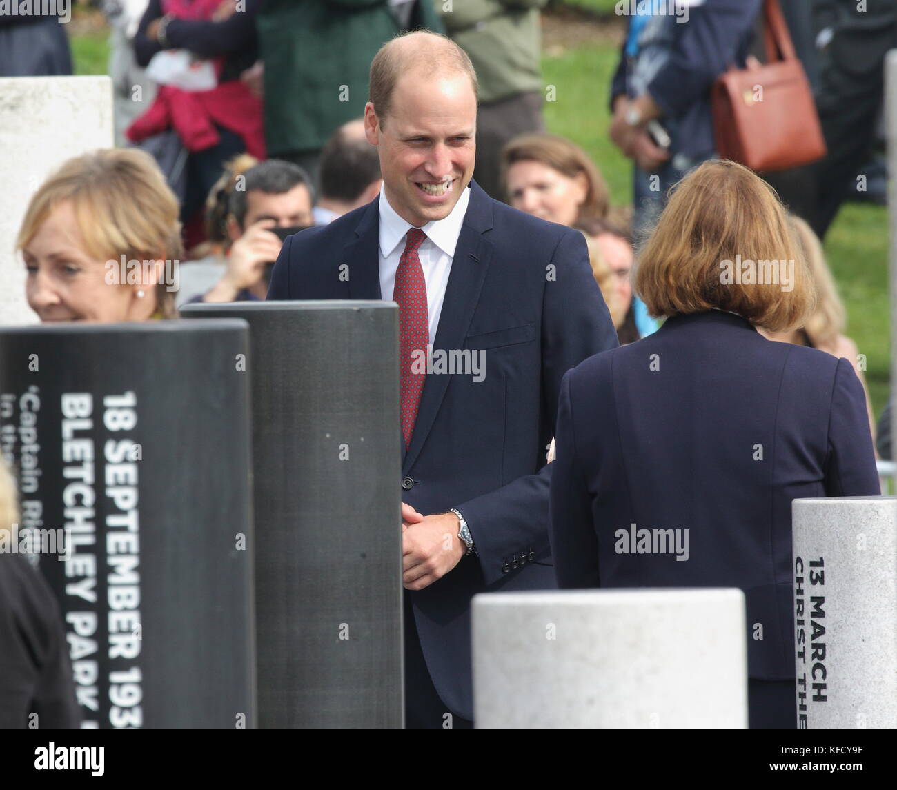 HRH William, Duke of Cambridge visits Milton Keynes to help celebrate the 50th Anniversary of the town. Campbell Park, Milton Keynes, Buckinghamshire, UK  Featuring: HRH William, Duke of Cambridge Where: Milton Keynes, United Kingdom When: 26 Sep 2017 Credit: WENN.com Stock Photo