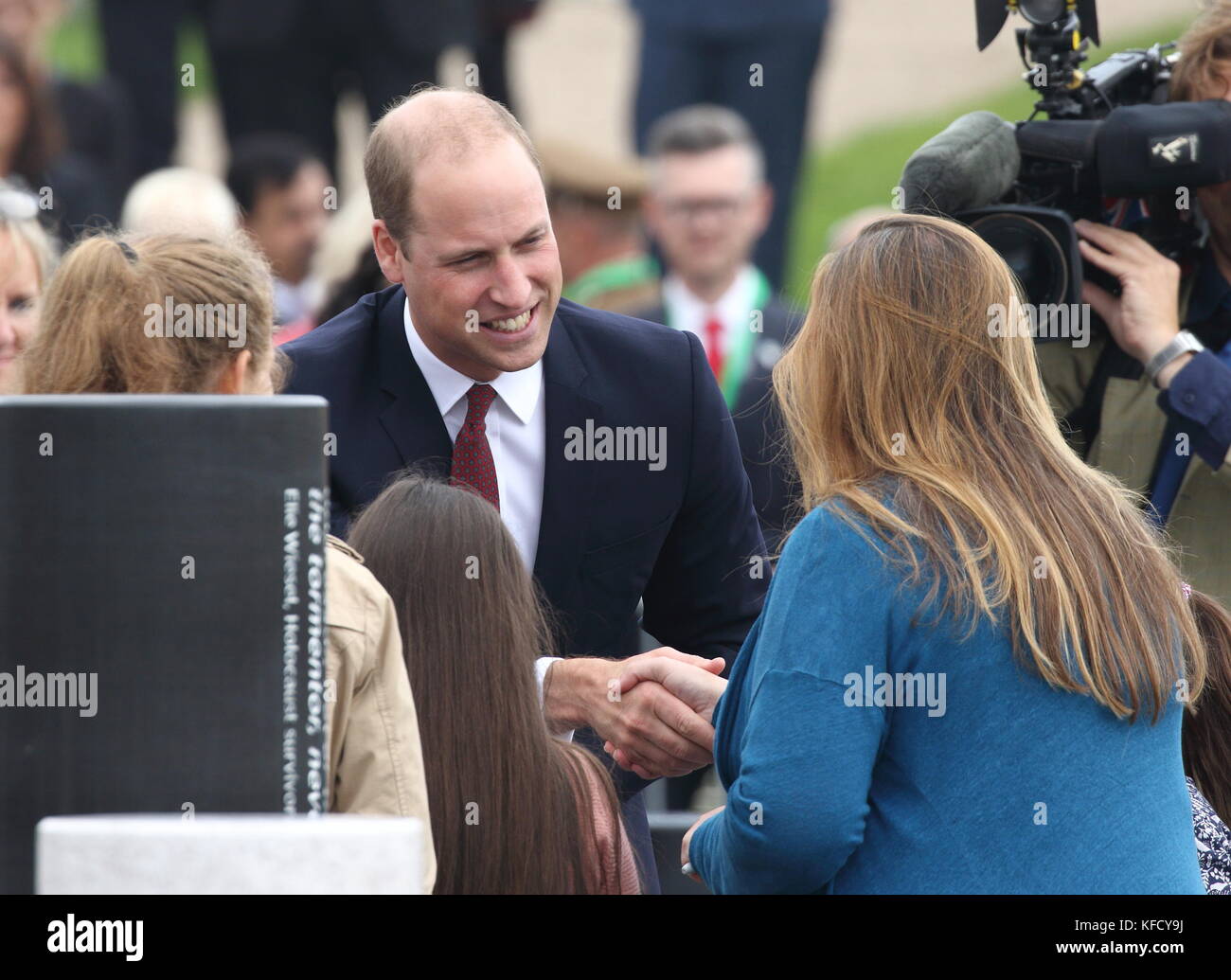 HRH William, Duke of Cambridge visits Milton Keynes to help celebrate the 50th Anniversary of the town. Campbell Park, Milton Keynes, Buckinghamshire, UK  Featuring: HRH William, Duke of Cambridge Where: Milton Keynes, United Kingdom When: 26 Sep 2017 Credit: WENN.com Stock Photo