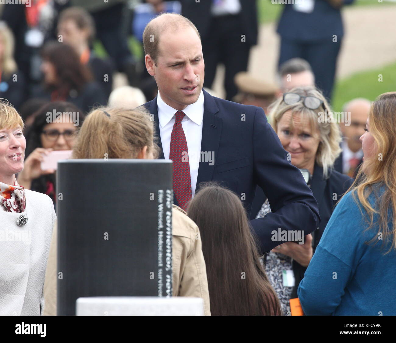 HRH William, Duke of Cambridge visits Milton Keynes to help celebrate the 50th Anniversary of the town. Campbell Park, Milton Keynes, Buckinghamshire, UK  Featuring: HRH William, Duke of Cambridge Where: Milton Keynes, United Kingdom When: 26 Sep 2017 Credit: WENN.com Stock Photo