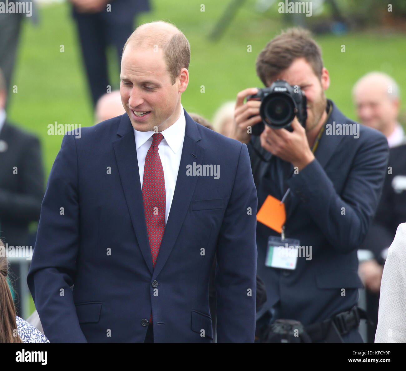 HRH William, Duke of Cambridge visits Milton Keynes to help celebrate the 50th Anniversary of the town. Campbell Park, Milton Keynes, Buckinghamshire, UK  Featuring: HRH William, Duke of Cambridge Where: Milton Keynes, United Kingdom When: 26 Sep 2017 Credit: WENN.com Stock Photo
