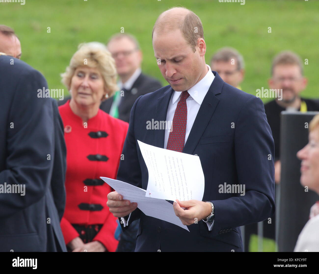 HRH William, Duke of Cambridge visits Milton Keynes to help celebrate the 50th Anniversary of the town. Campbell Park, Milton Keynes, Buckinghamshire, UK  Featuring: HRH William, Duke of Cambridge Where: Milton Keynes, United Kingdom When: 26 Sep 2017 Credit: WENN.com Stock Photo