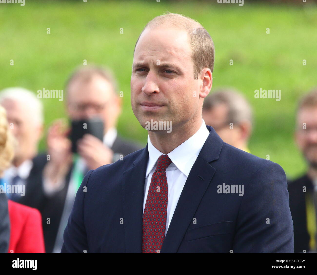 HRH William, Duke of Cambridge visits Milton Keynes to help celebrate the 50th Anniversary of the town. Campbell Park, Milton Keynes, Buckinghamshire, UK  Featuring: HRH William, Duke of Cambridge Where: Milton Keynes, United Kingdom When: 26 Sep 2017 Credit: WENN.com Stock Photo