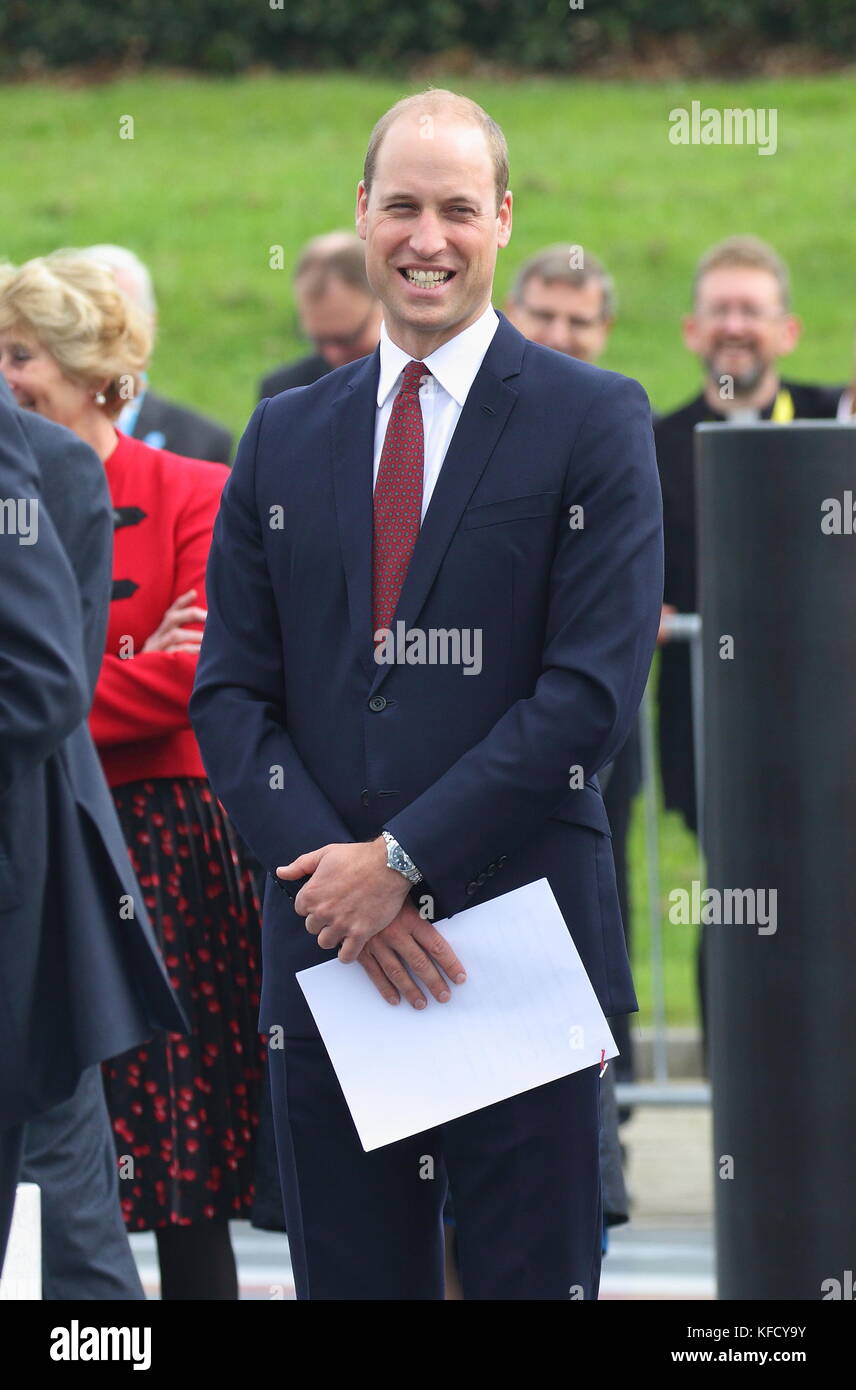 HRH William, Duke of Cambridge visits Milton Keynes to help celebrate the 50th Anniversary of the town. Campbell Park, Milton Keynes, Buckinghamshire, UK  Featuring: HRH William, Duke of Cambridge Where: Milton Keynes, United Kingdom When: 26 Sep 2017 Credit: WENN.com Stock Photo