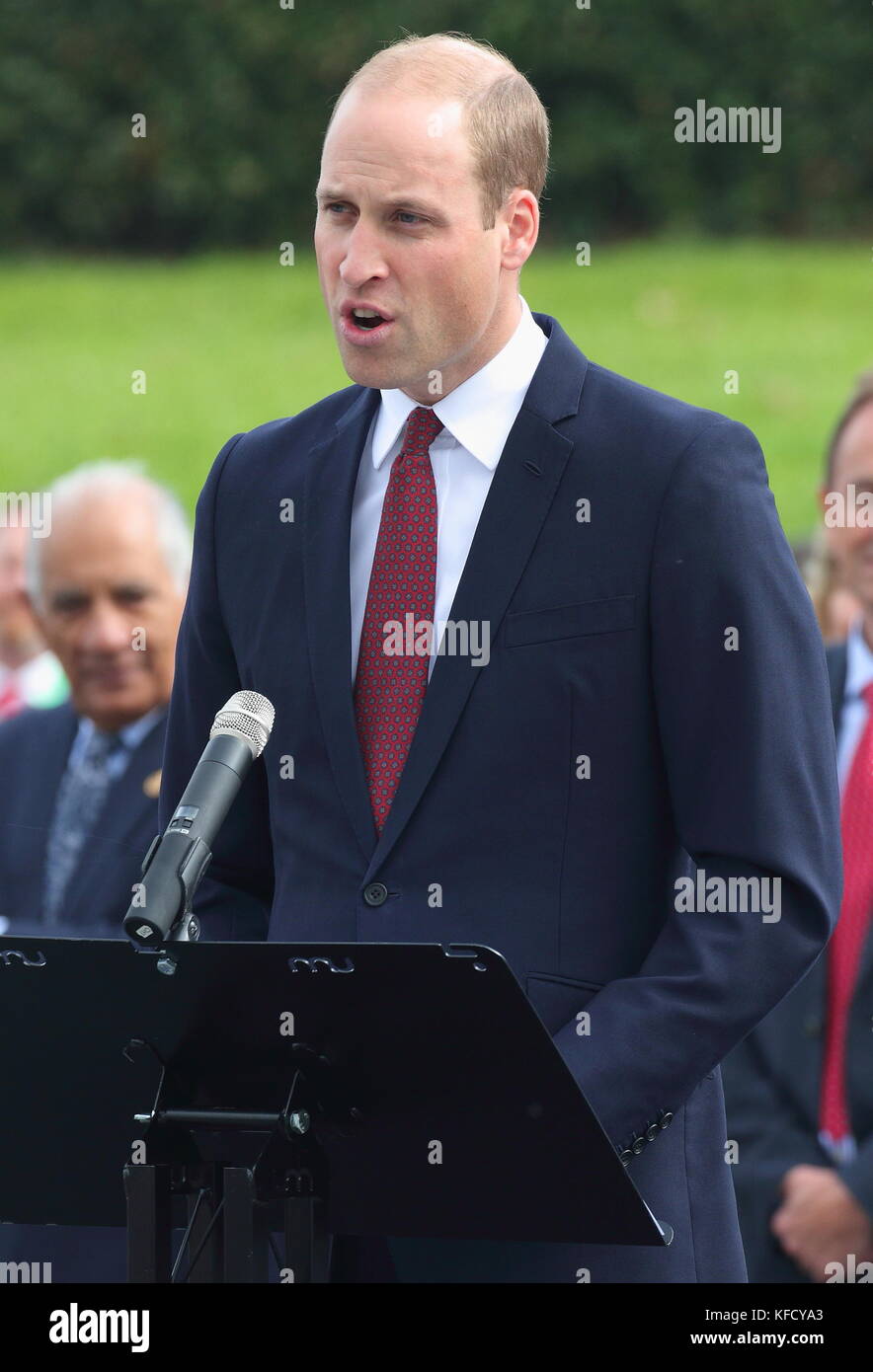 HRH William, Duke of Cambridge visits Milton Keynes to help celebrate the 50th Anniversary of the town. Campbell Park, Milton Keynes, Buckinghamshire, UK  Featuring: HRH William, Duke of Cambridge Where: Milton Keynes, United Kingdom When: 26 Sep 2017 Credit: WENN.com Stock Photo