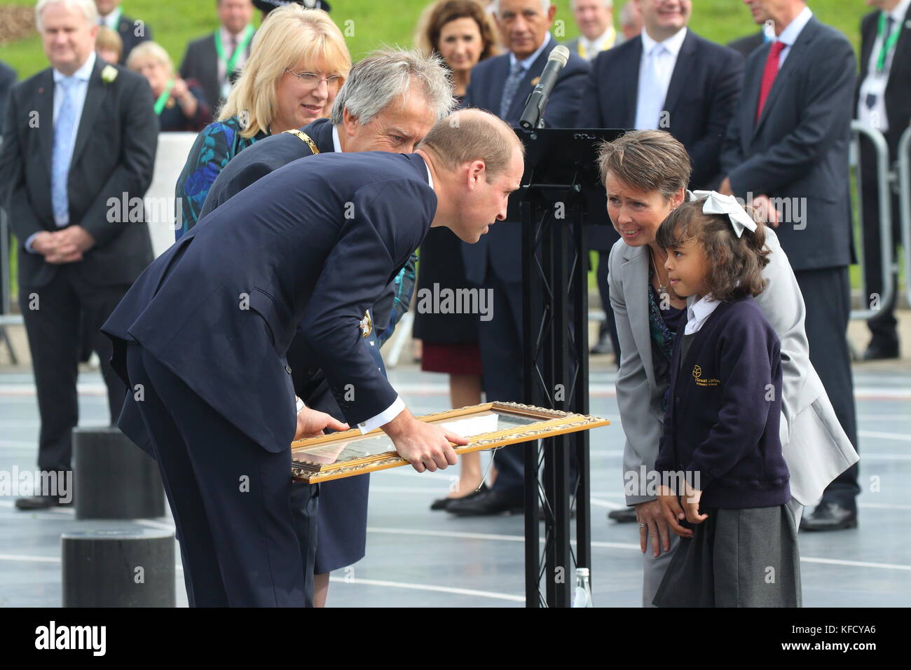 HRH William, Duke of Cambridge visits Milton Keynes to help celebrate the 50th Anniversary of the town. Campbell Park, Milton Keynes, Buckinghamshire, UK  Featuring: HRH William, Duke of Cambridge Where: Milton Keynes, United Kingdom When: 26 Sep 2017 Credit: WENN.com Stock Photo