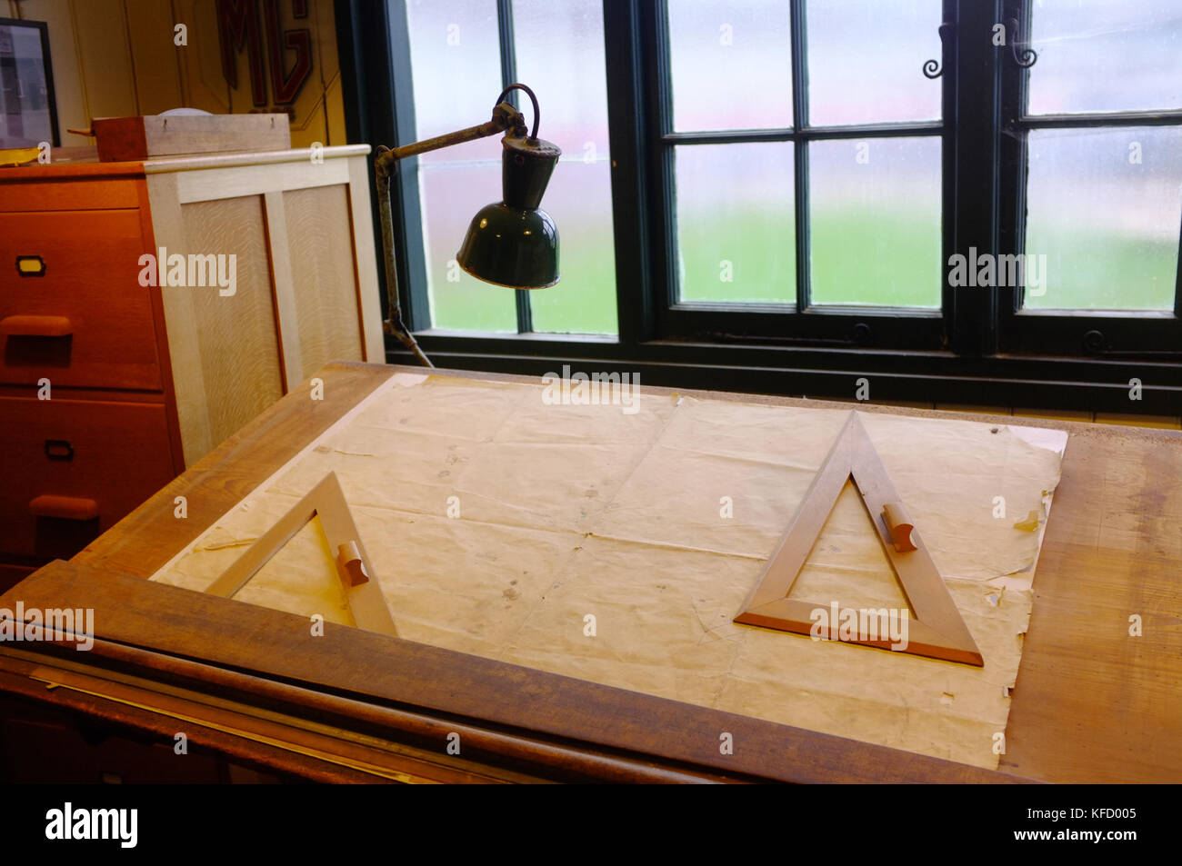 Drafting table hi-res stock photography and images - Alamy