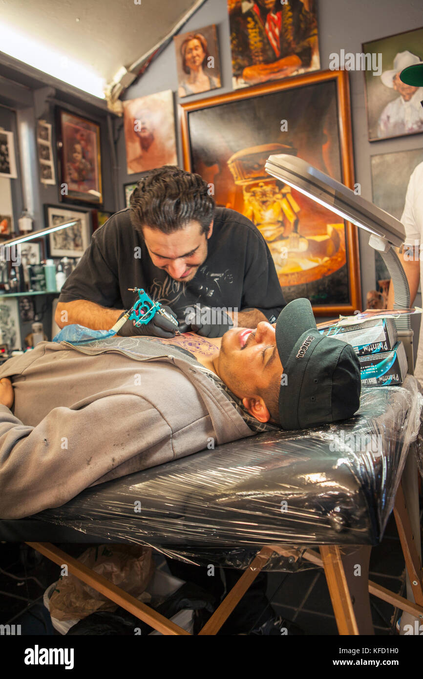 Los angeles tattoo artist hi-res stock photography and images - Alamy