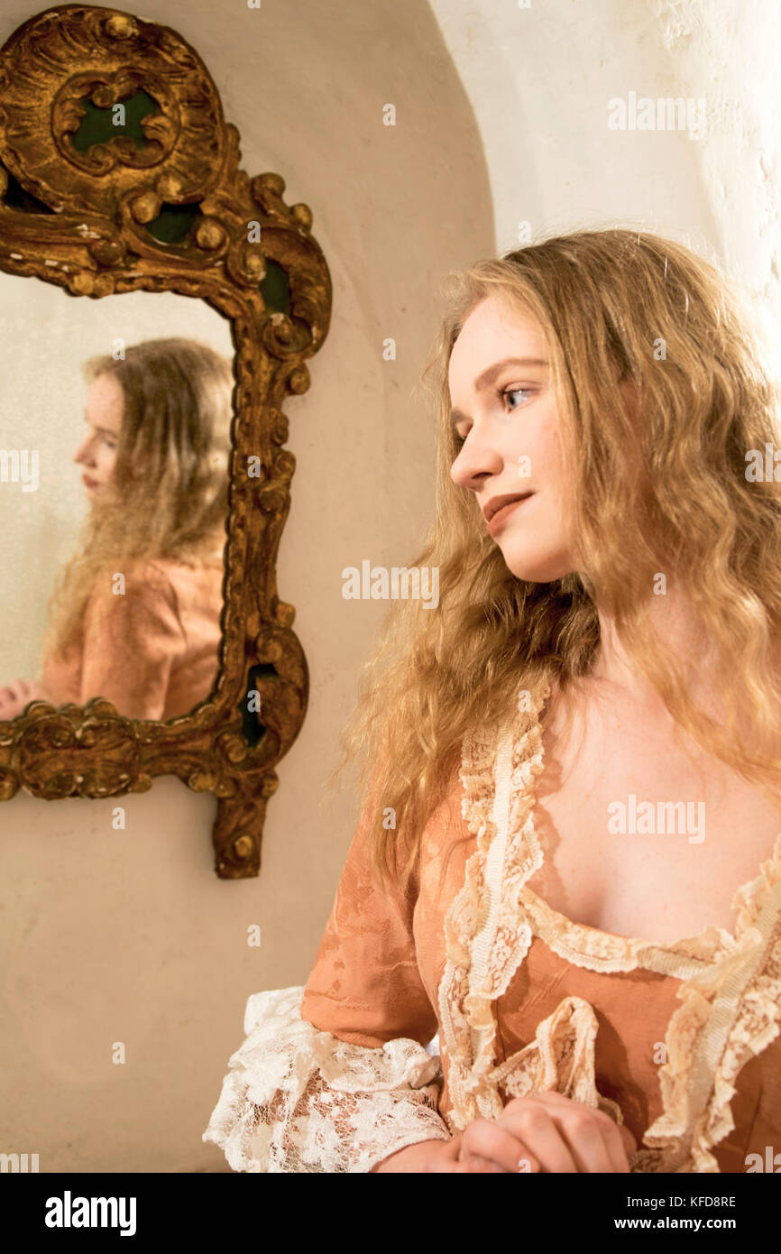 Victorian era woman hi-res stock photography and images - Alamy