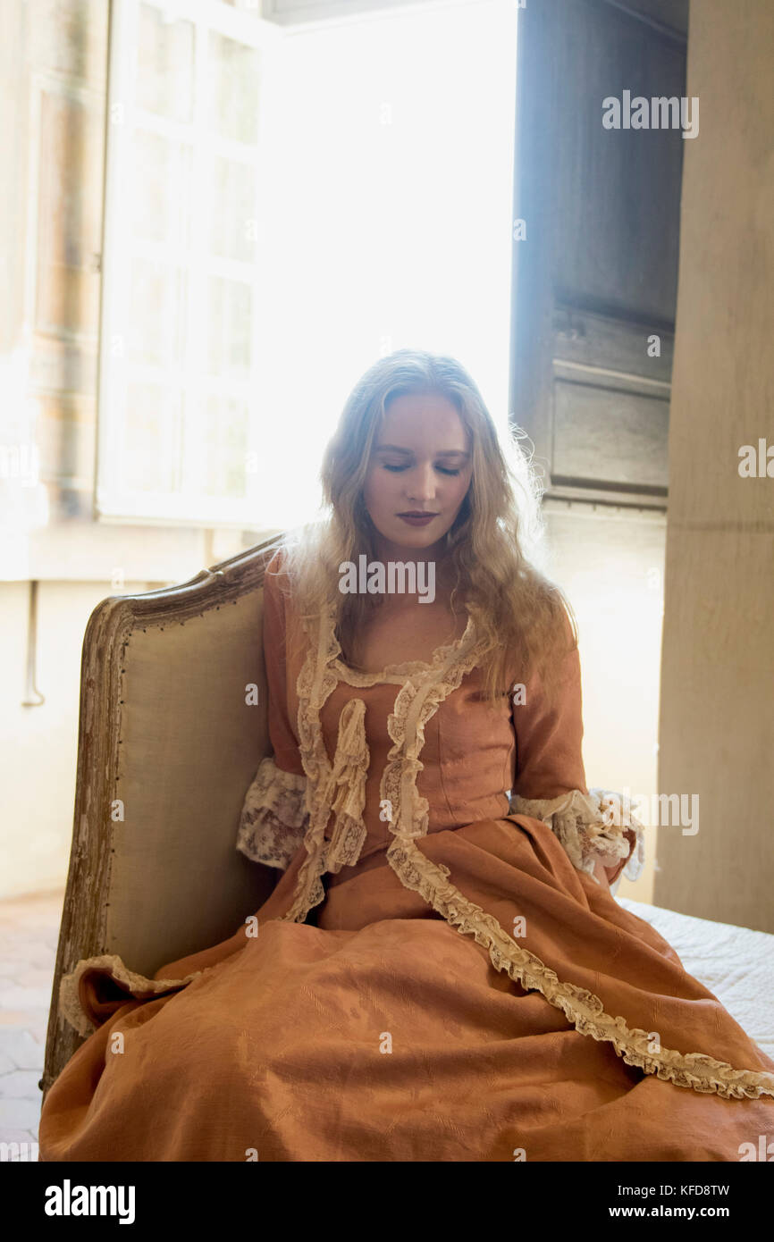 Woman victorian blonde hi-res stock photography and images - Alamy
