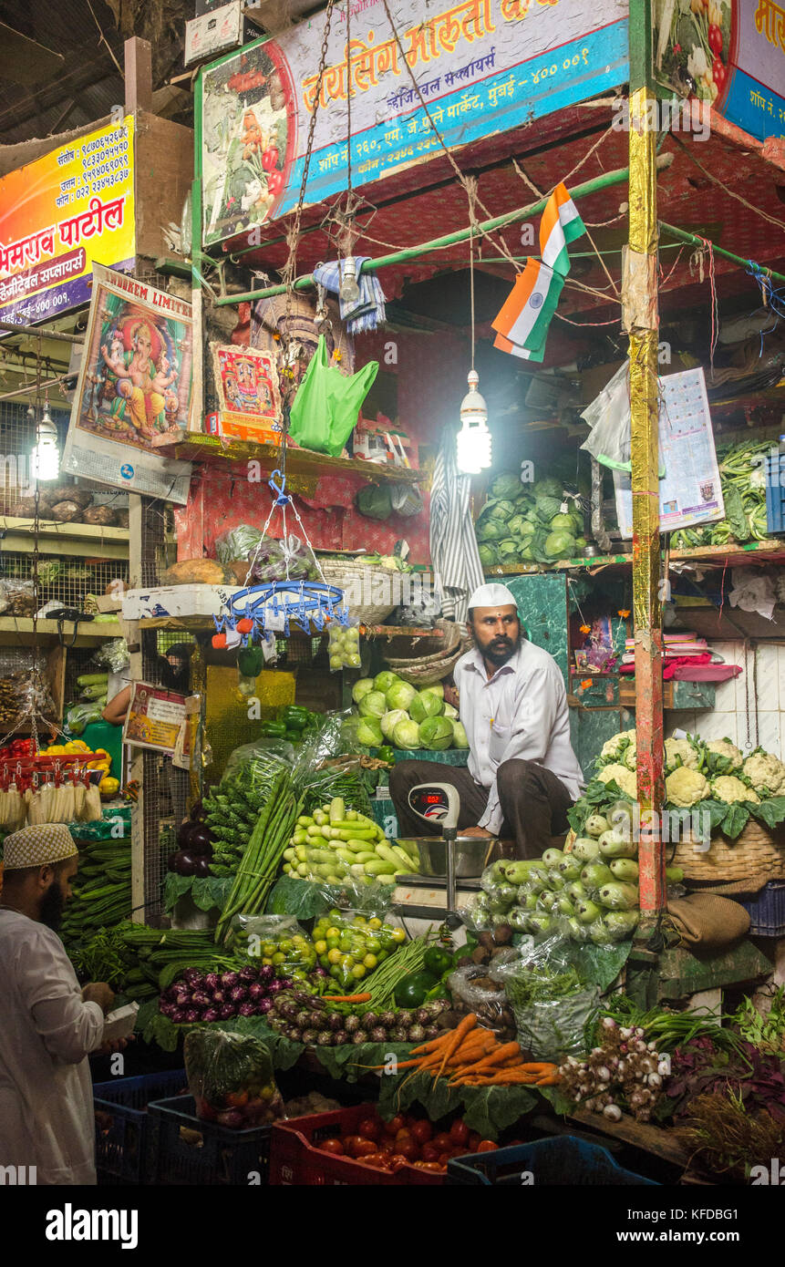 Mumbai old market hires stock photography and images Alamy