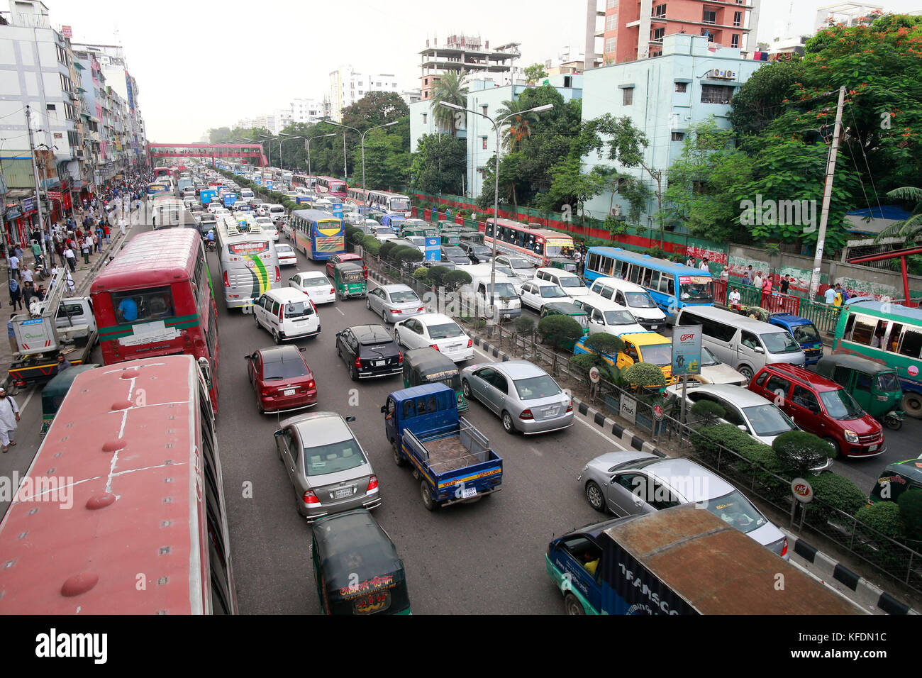 Numerous vehicles jam on a street ahead of Iftar, in Dhaka, Bangladesh, May 29, 2017. Lack of skilled drivers and traffic police, a faulty traffic sig Stock Photo