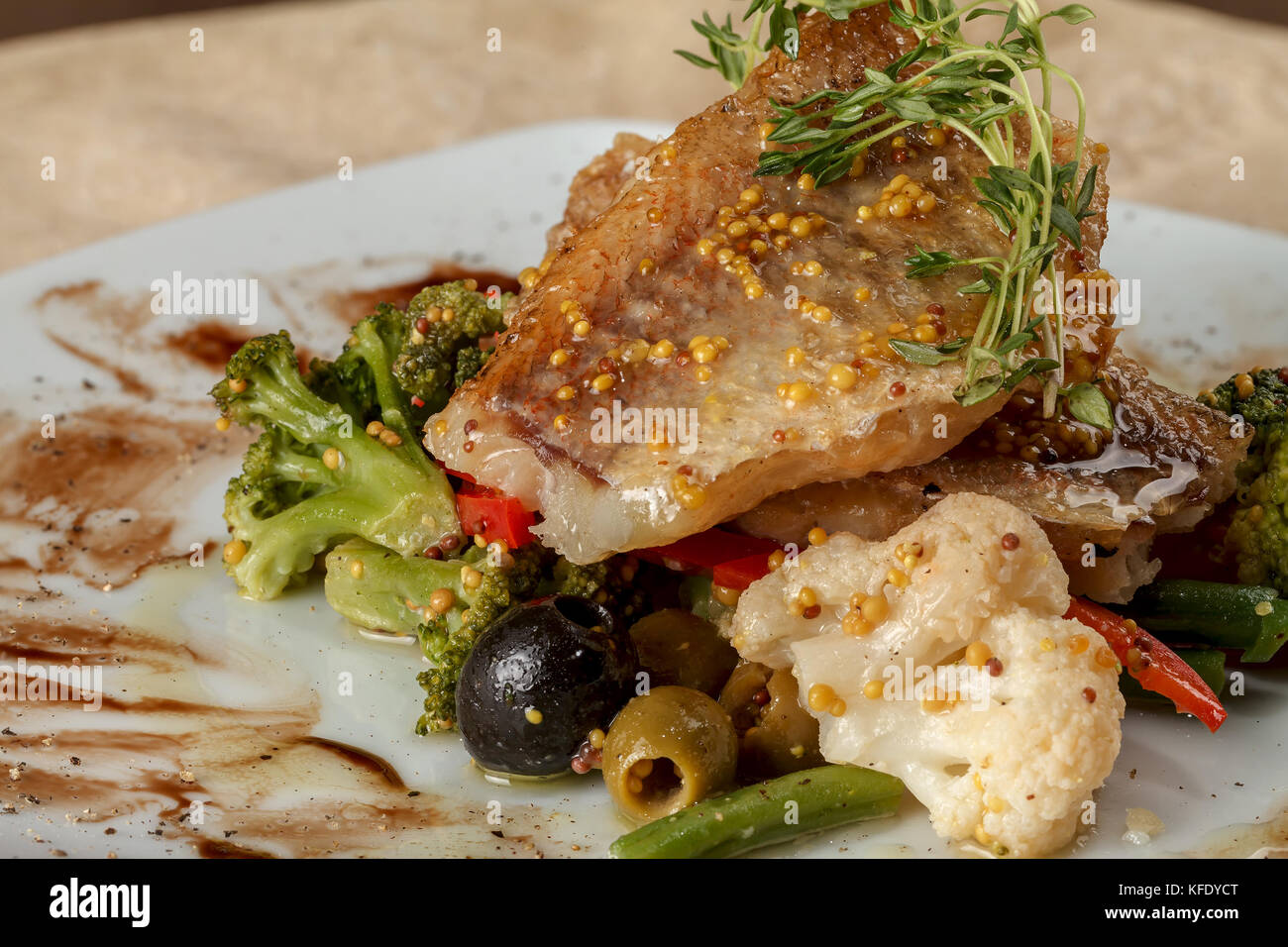 Fried white fish fillets with cauliflower and broccoli, with pepper and