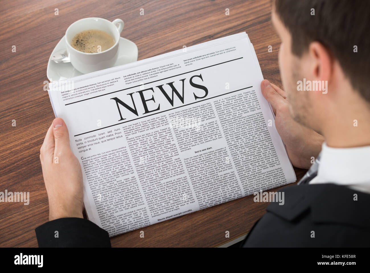 Read a newspaper клипарт. L read the newspaper с пояснениями. Бизнесмен газета и кофе. Reading a newspaper article. Newspaper delivery.