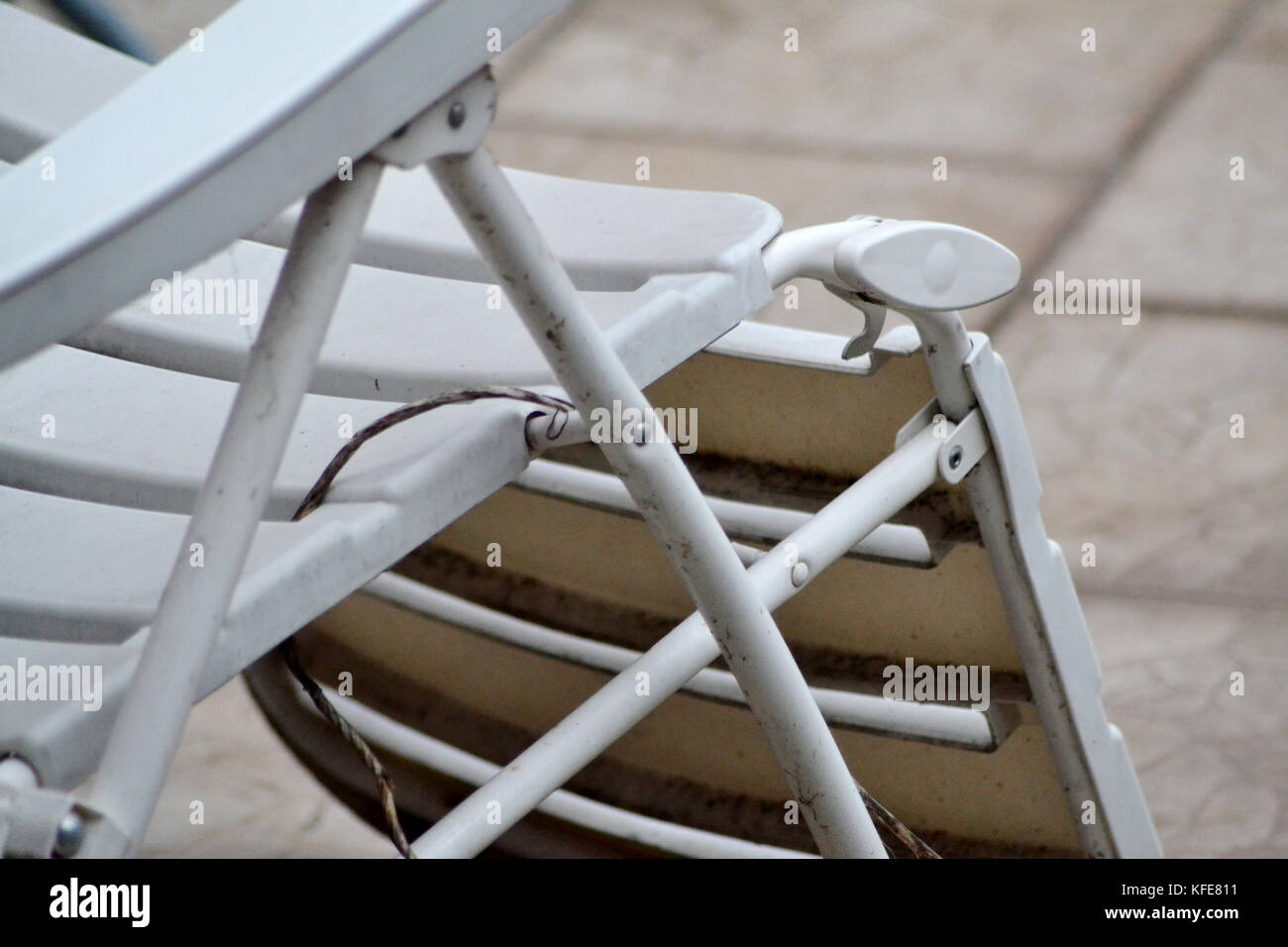 Old deck chair hi-res stock photography and images - Alamy
