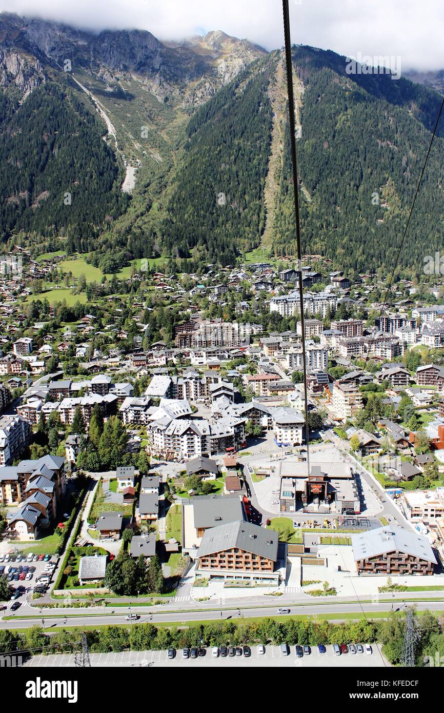 Cable car to aguille du midi hi-res stock photography and images - Alamy
