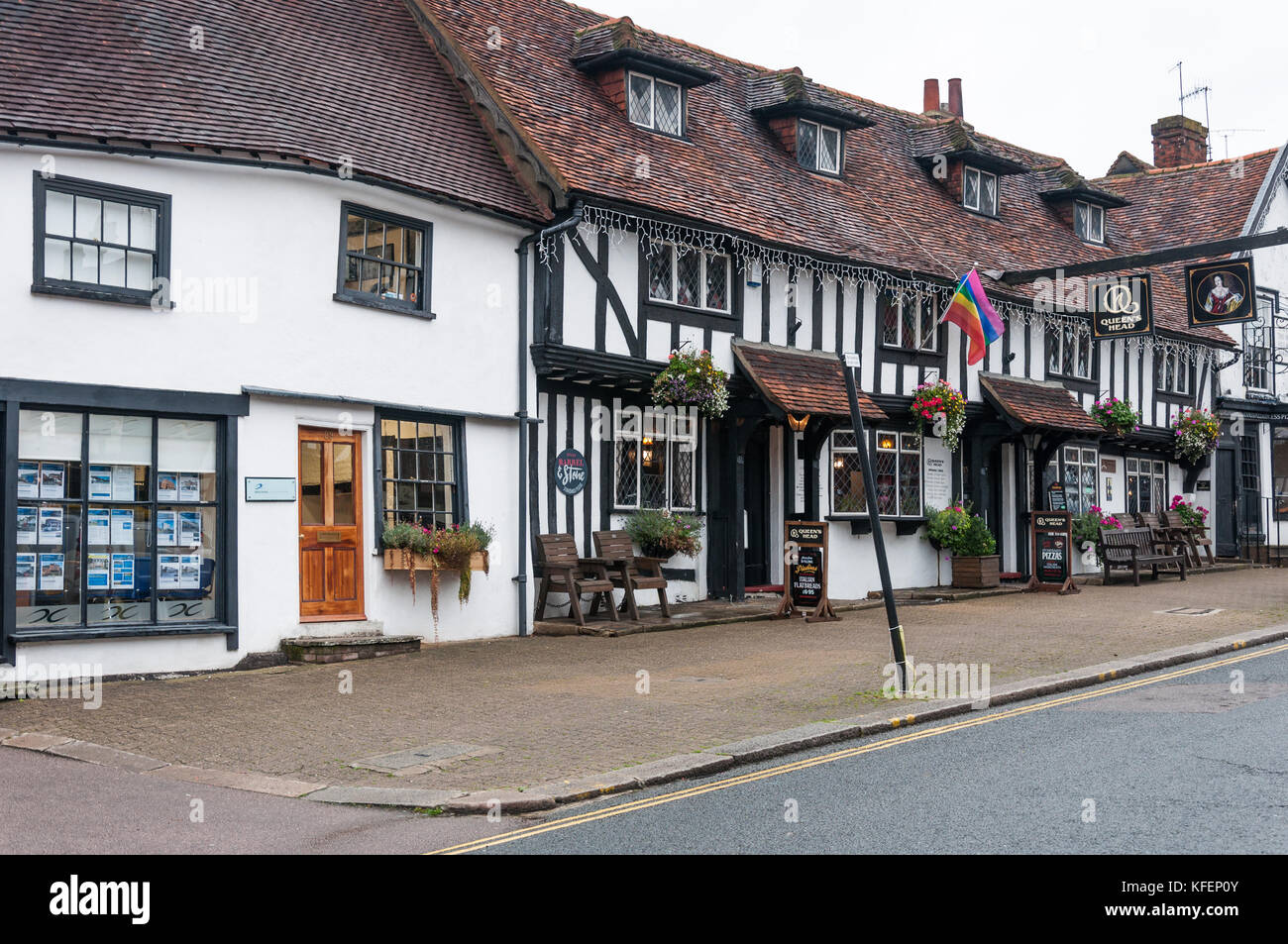 The Queens head public house, High Street, Pinner, Middlesex, England