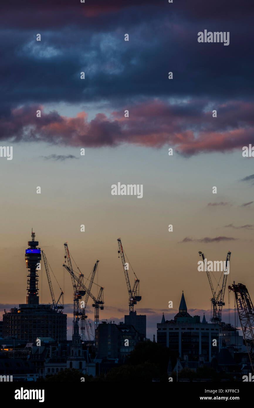 London, UK. 27th Oct, 2017. The sun sets over the river Thames, as seen from the Tate ModernLondon 27 Sep 2017. Credit: Guy Bell/Alamy Live News Stock Photo