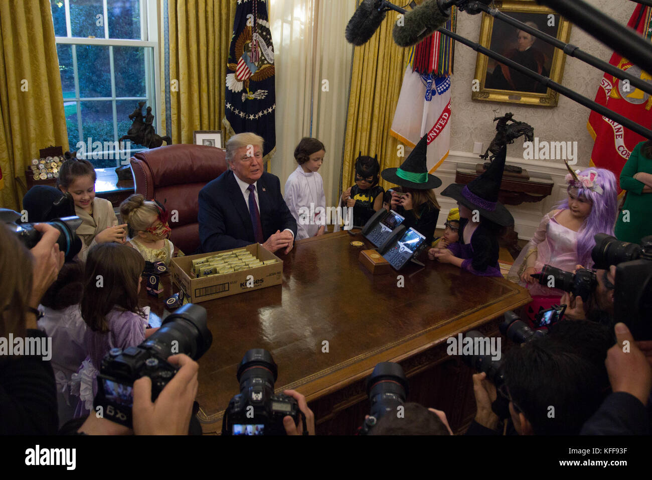 Washington DC, USA. 27th Oct, 2017. President Donald Trump poses for pictures with the children of White House journalists in the Oval Office, Friday, October 27, 2017. Credit: Michael Candelori/Alamy Live News Stock Photo