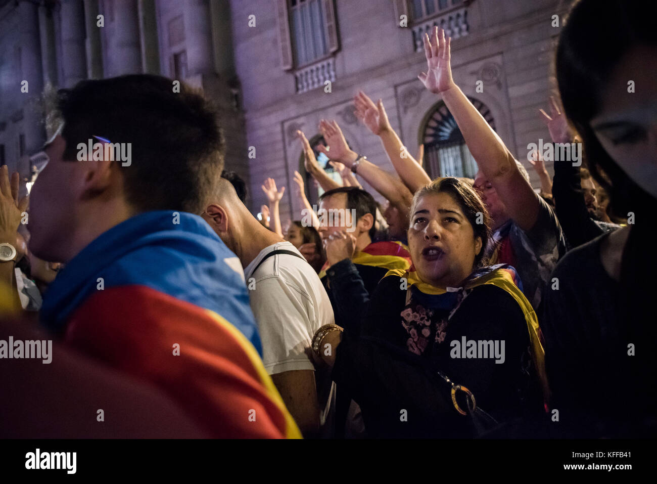 Barcelona, Spain. 27th Oct, 2017. Thousands of people celebrate the proclamation of the Republic of Catalonia in the Sant Jaume Square, also asking for the freedom of Jordi Sánchez and Jordi Cuixart. The Catalan Parliament has proclaimed, after a vote, the formation of Catalonia as a new state on the afternoon of 27 October, opposite the headquarters of the Catalan government. A few hours later the Government of Spain announced the intervention of Catalonia with the cessation of all the government and intervention of the regional police. Credit: Carles Desfilis / Alamy Live News Stock Photo