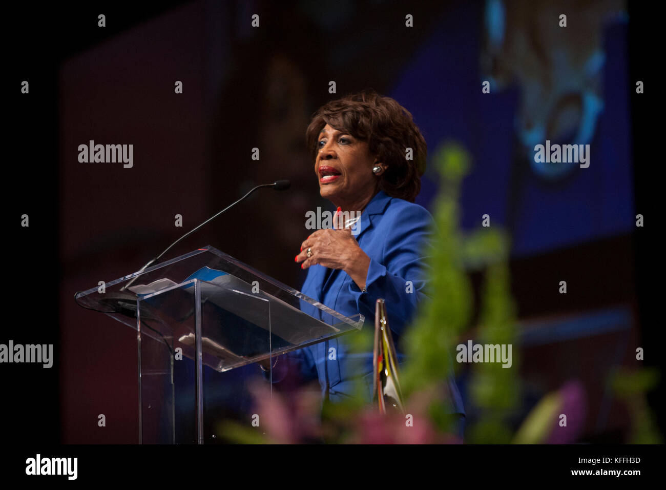 Detroit, Michigan, USA. 28th Oct, 2017. Congresswoman Maxine Waters speaks at the Sojourner Truth Lunch during the Women’s Convention held at the Cobo Center, Detroit Michigan, Saturday, October 28, 2017 Credit: Theresa Scarbrough/Alamy Live News Stock Photo