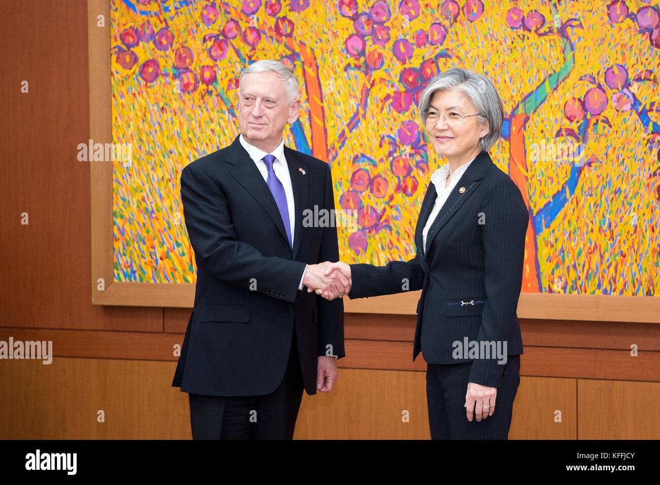 U.S. Secretary of Defense Jim Mattis, left, meets with South Korea Foreign Minister Kang Kyung-wha October 27, 2017 in Seoul, South Korea. Stock Photo