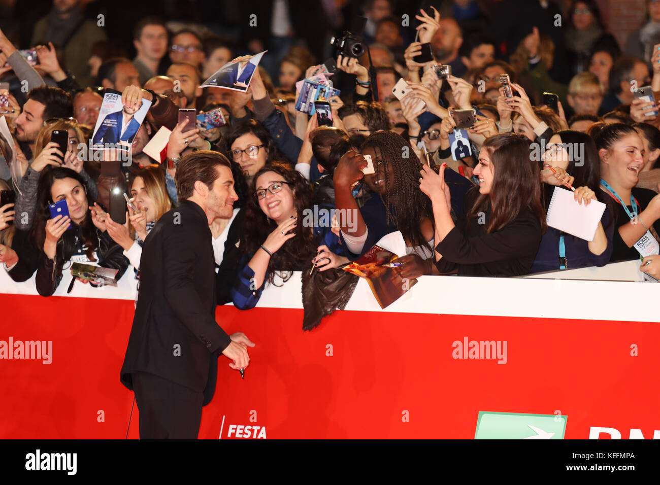 Rome Italy. October 28, 2017. Jake Gyllenhaal with fans during the red carpet of the movie 'Stronger' with US actor Jake Gyllenhaal during Film Fest Credit: Gennaro Leonardi / Alamy Live News Stock Photo