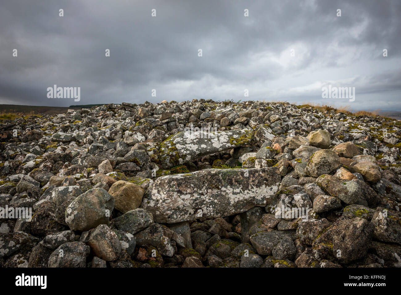 Ord North Neolithic chambered cairn near Lairg, Sutherland, Scottish Highlands, UK Stock Photo