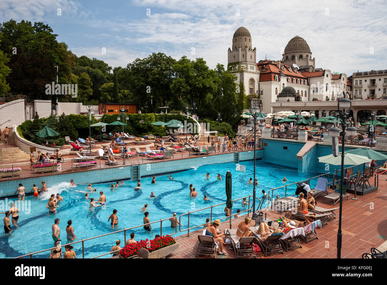 Hungary, Budapest, people relaxing at Gellert Thermal Baths and Swimming Pool complex Stock Photo