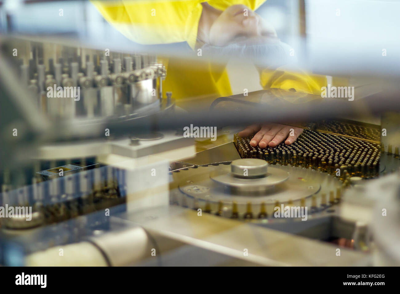 Inspects vials and ampules for particulates in liquid and container ...